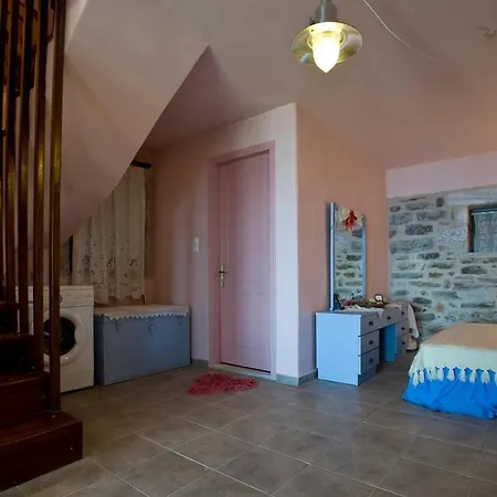 Stone Tower In Mani Apartman Sikhalasmata